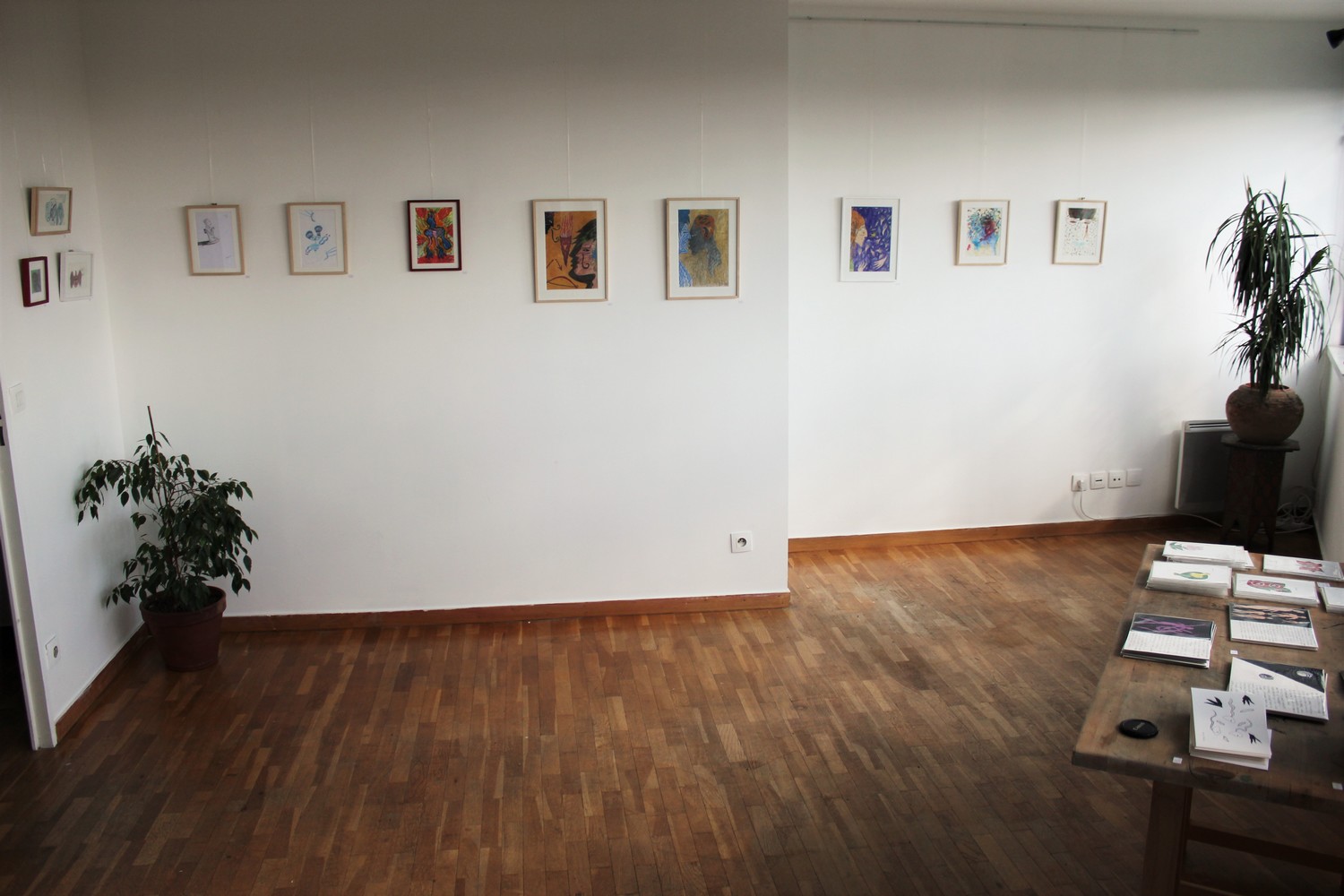 Exposition de tableaux des artistes du Pluralium à l'espace galerie de Stalingrad.
